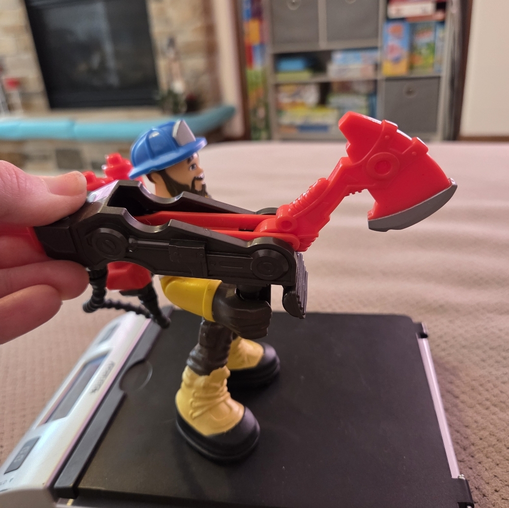 2018 mattel FORREST FUEGO Firefighter Fire Rescue RESCUE HEROES Fisher Price - Picture 6 of 13